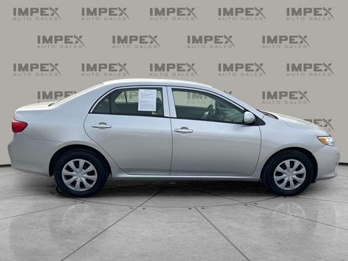 Classic Silver Metallic 2009 Toyota Corolla LE