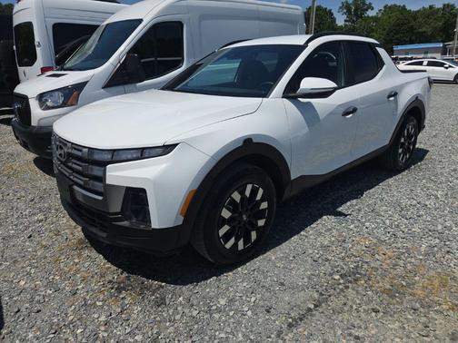 Atlas White 2025 Hyundai SANTA CRUZ SEL