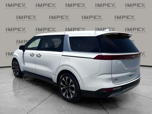 2023 Kia Carnival EX
