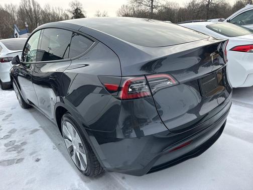 2024 Tesla Model Y Long Range Single Motor Rear-Wheel Drive