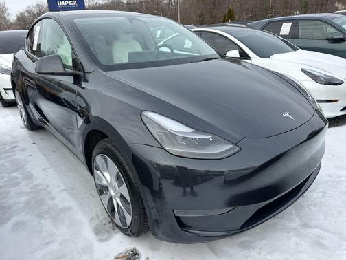 2024 Tesla Model Y Long Range Single Motor Rear-Wheel Drive