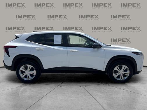 Summit White 2025 Chevrolet Trax LS