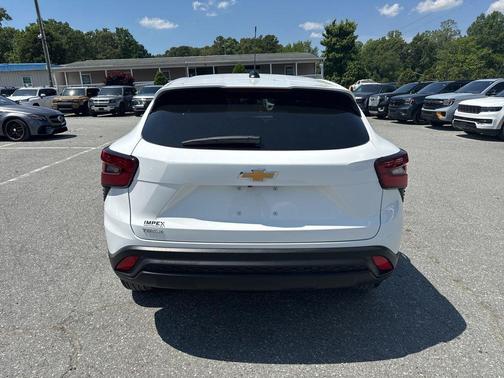 Summit White 2025 Chevrolet Trax LS
