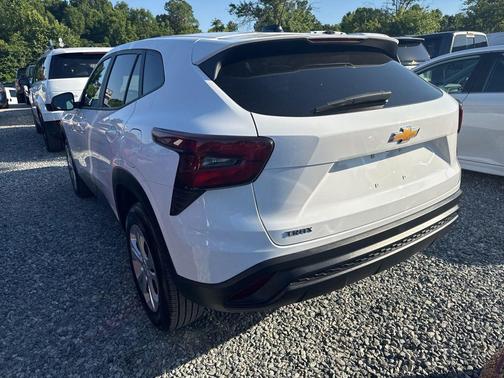 Summit White 2025 Chevrolet Trax LS