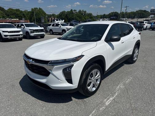 Summit White 2025 Chevrolet Trax LS