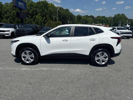 Summit White 2025 Chevrolet Trax LS