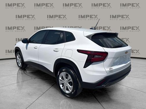 Summit White 2025 Chevrolet Trax LS