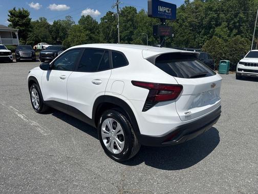 Summit White 2025 Chevrolet Trax LS