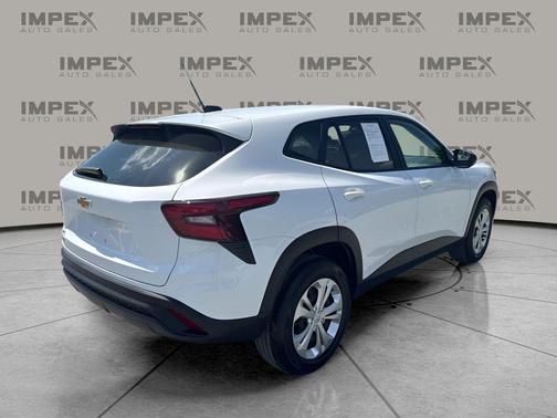 Summit White 2025 Chevrolet Trax LS