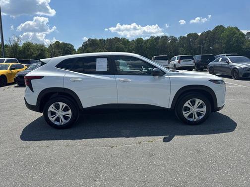 Summit White 2025 Chevrolet Trax LS