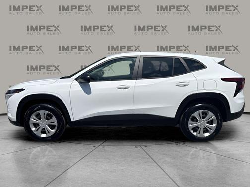 Summit White 2025 Chevrolet Trax LS