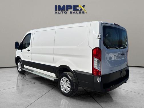 2022 Ford Transit-250 Base