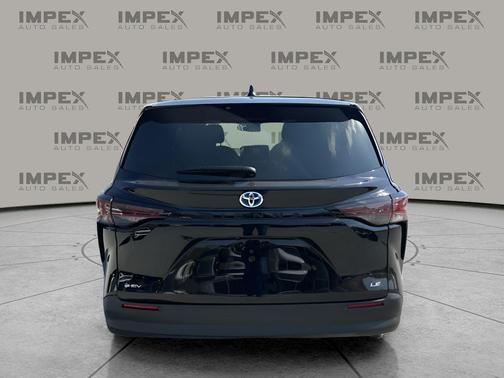 2025 Toyota Sienna LE