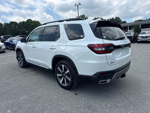 Platinum White Pearl 2025 Honda Pilot Touring 8-Passenger