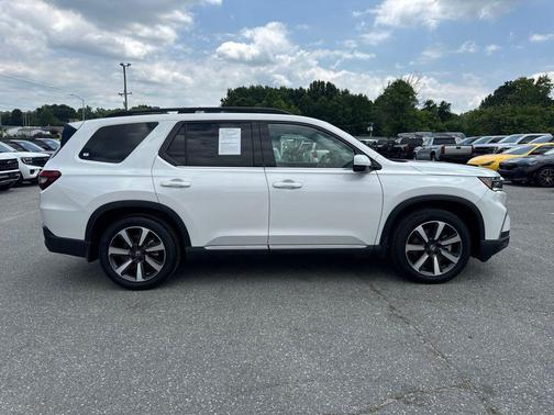 Platinum White Pearl 2025 Honda Pilot Touring 8-Passenger