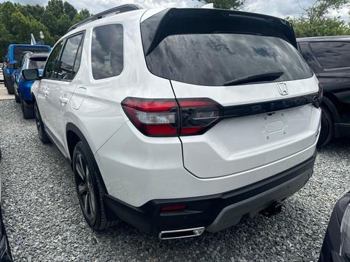 Platinum White Pearl 2025 Honda Pilot Touring 8-Passenger