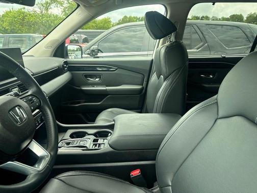 Platinum White Pearl 2025 Honda Pilot Touring 8-Passenger