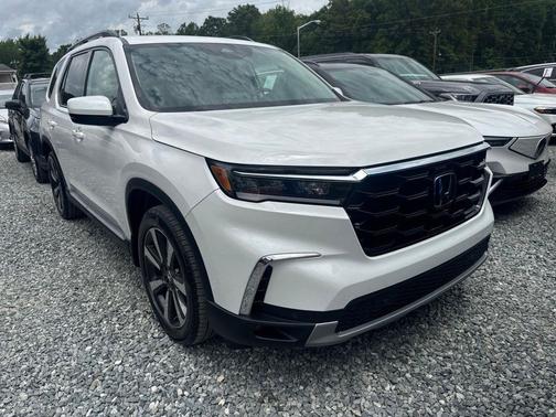 Platinum White Pearl 2025 Honda Pilot Touring 8-Passenger
