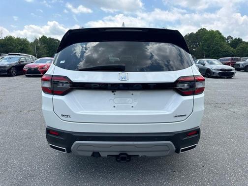 Platinum White Pearl 2025 Honda Pilot Touring 8-Passenger