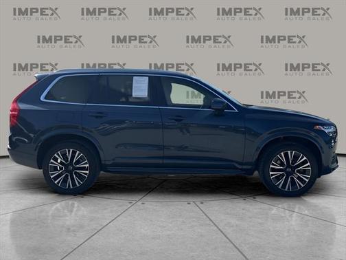 2022 Volvo XC90 T5 Momentum