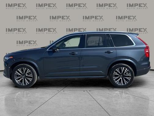 2022 Volvo XC90 T5 Momentum