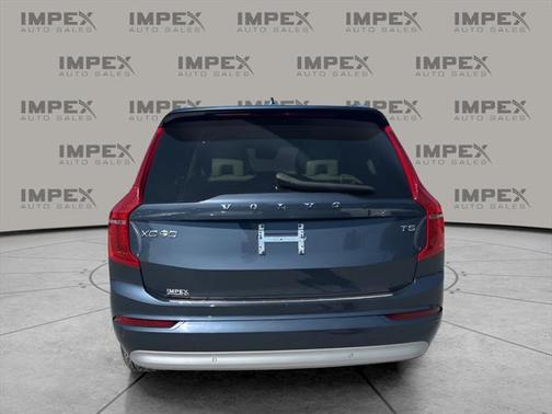 2022 Volvo XC90 T5 Momentum