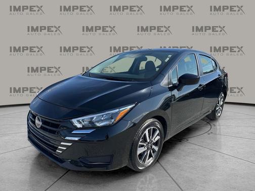 Super Black 2025 Nissan Versa 1.6 SV