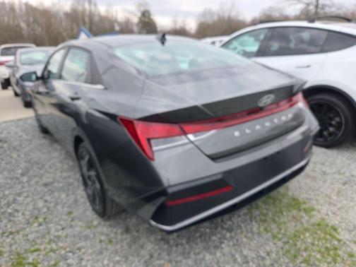 2025 Hyundai ELANTRA SEL