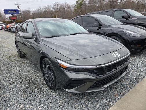 2025 Hyundai ELANTRA SEL