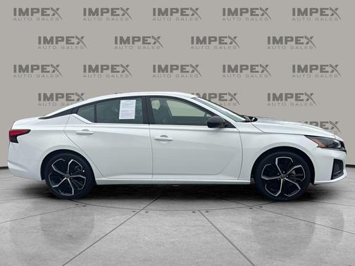 2025 Nissan Altima SR FWD