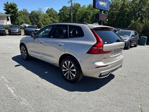 Bright Dusk Metallic 2024 Volvo XC60 B5 Plus Dark Theme