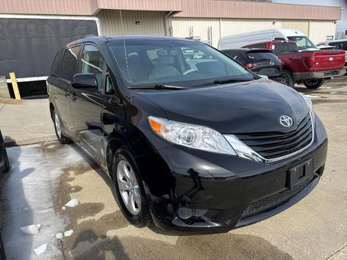 2014 Toyota Sienna LE