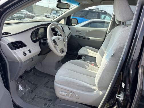 2014 Toyota Sienna LE