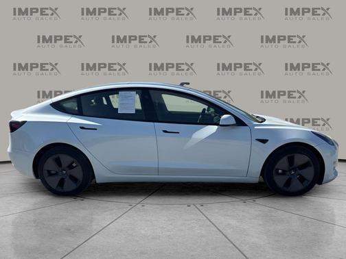Pearl White Multi-Coat 2023 Tesla Model 3 Standard Range