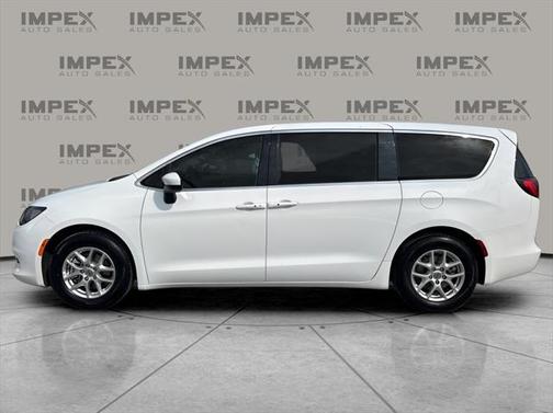 2023 Chrysler Voyager LX
