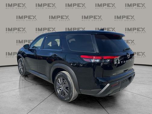 2022 Nissan Pathfinder S 2WD