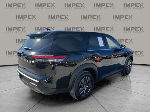 2022 Nissan Pathfinder S 2WD
