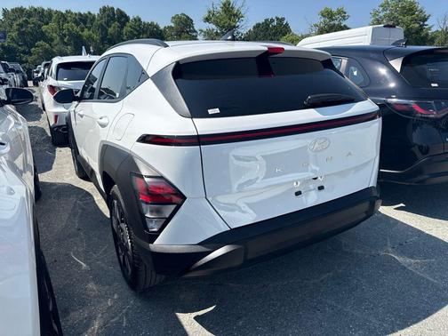 Atlas White 2025 Hyundai KONA SEL