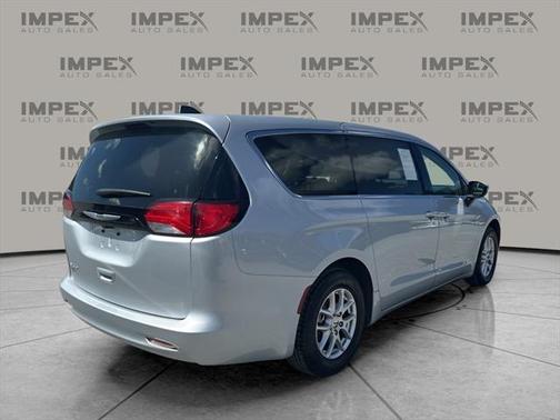 2023 Chrysler Voyager LX