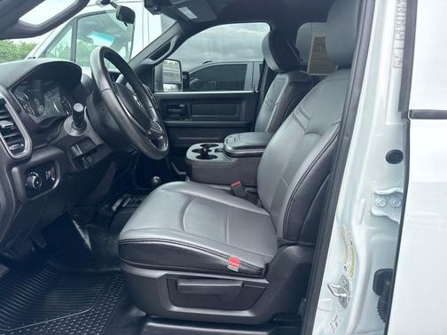 Bright White Clearcoat 2024 RAM 2500 Tradesman Crew Cab 4x4 8' Box