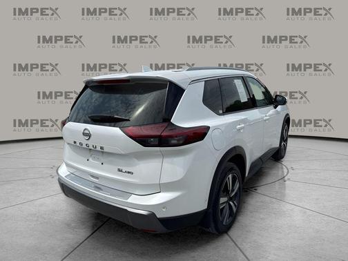 Everest White Pearl 2024 Nissan Rogue SL