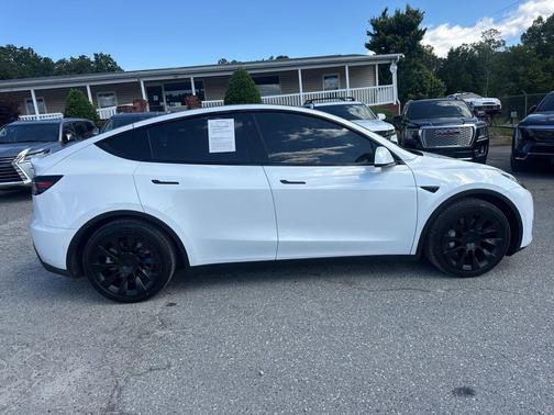 Pearl White Multi-Coat 2022 Tesla Model Y Long Range Dual Motor All-Wheel Drive