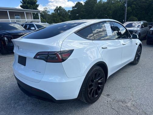Pearl White Multi-Coat 2022 Tesla Model Y Long Range Dual Motor All-Wheel Drive