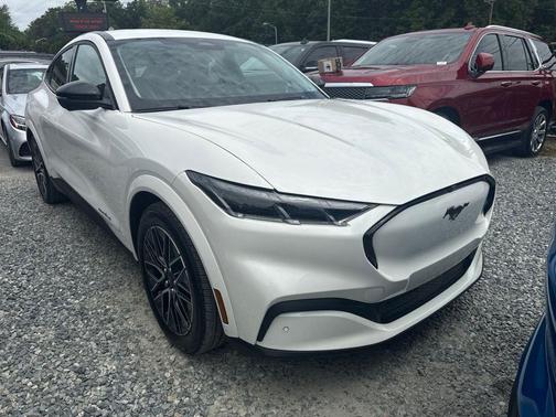Star White Metallic Tri-Coat 2025 Ford Mustang Mach-E Premium