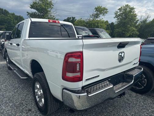 Bright White Clearcoat 2024 RAM 2500 Big Horn Crew Cab 4x4 6'4' Box