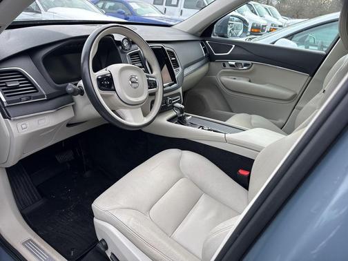 2020 Volvo XC90 T5 Momentum