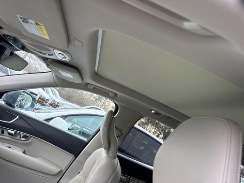 2020 Volvo XC90 T5 Momentum