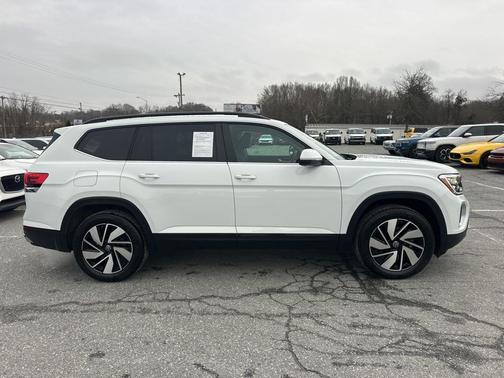 2025 Volkswagen Atlas 2.0T SE w/Technology