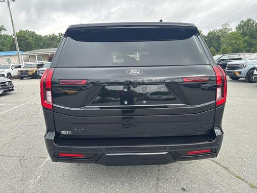 AGATE BLACK METALLIC 2025 Ford Expedition Max Platinum