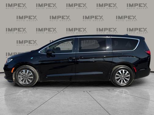 2024 Chrysler Pacifica Hybrid Select